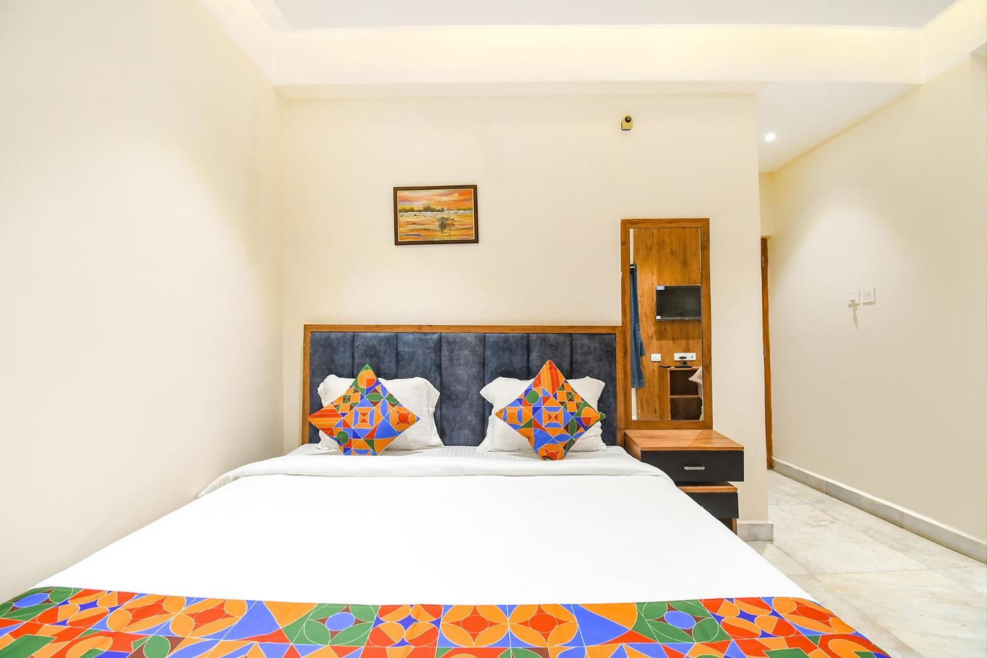 Fabhotel Prime The Golden Plaza - Nr Tarapith Temple Dış mekan fotoğraf