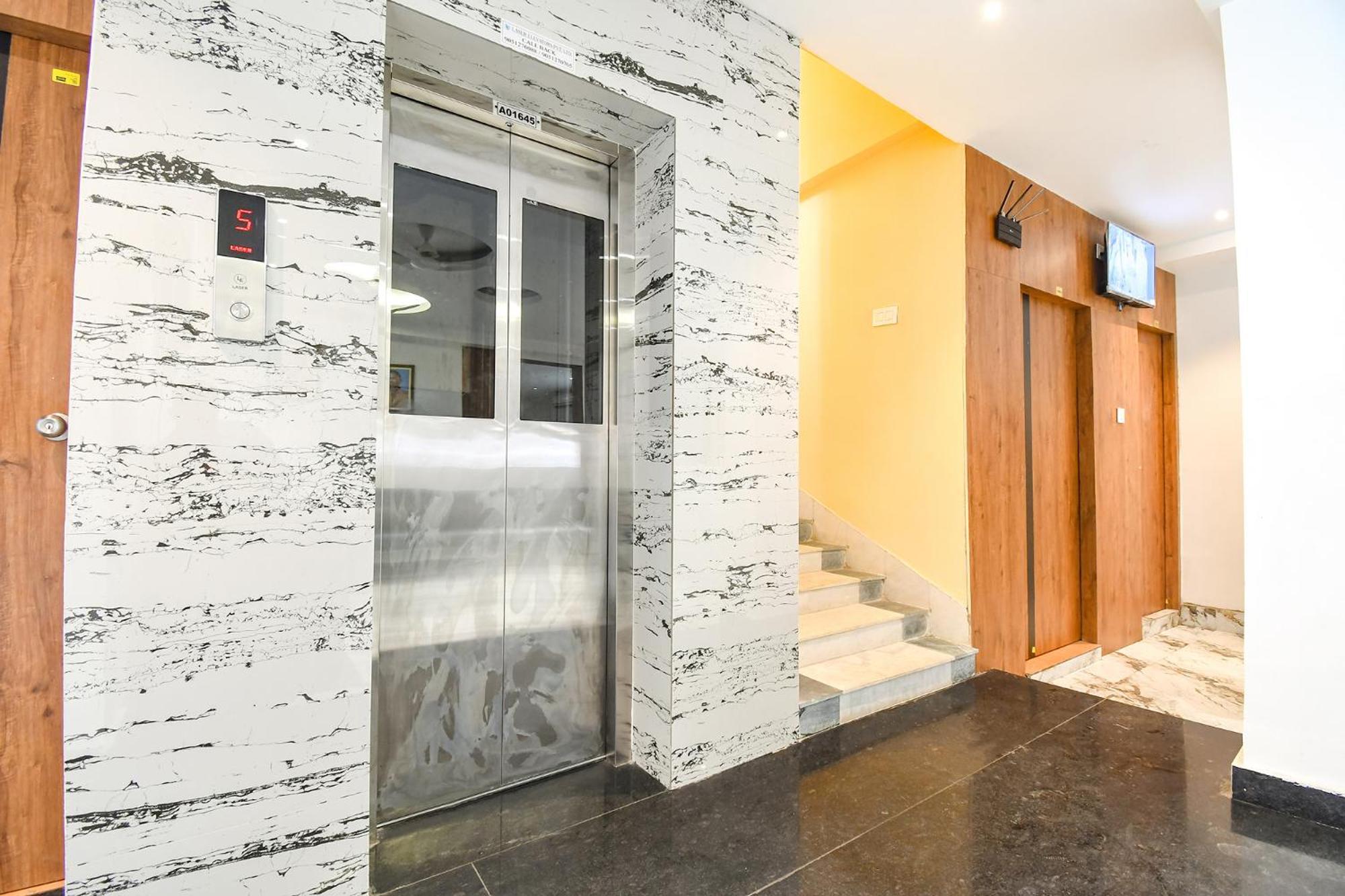 Fabhotel Prime The Golden Plaza - Nr Tarapith Temple Dış mekan fotoğraf
