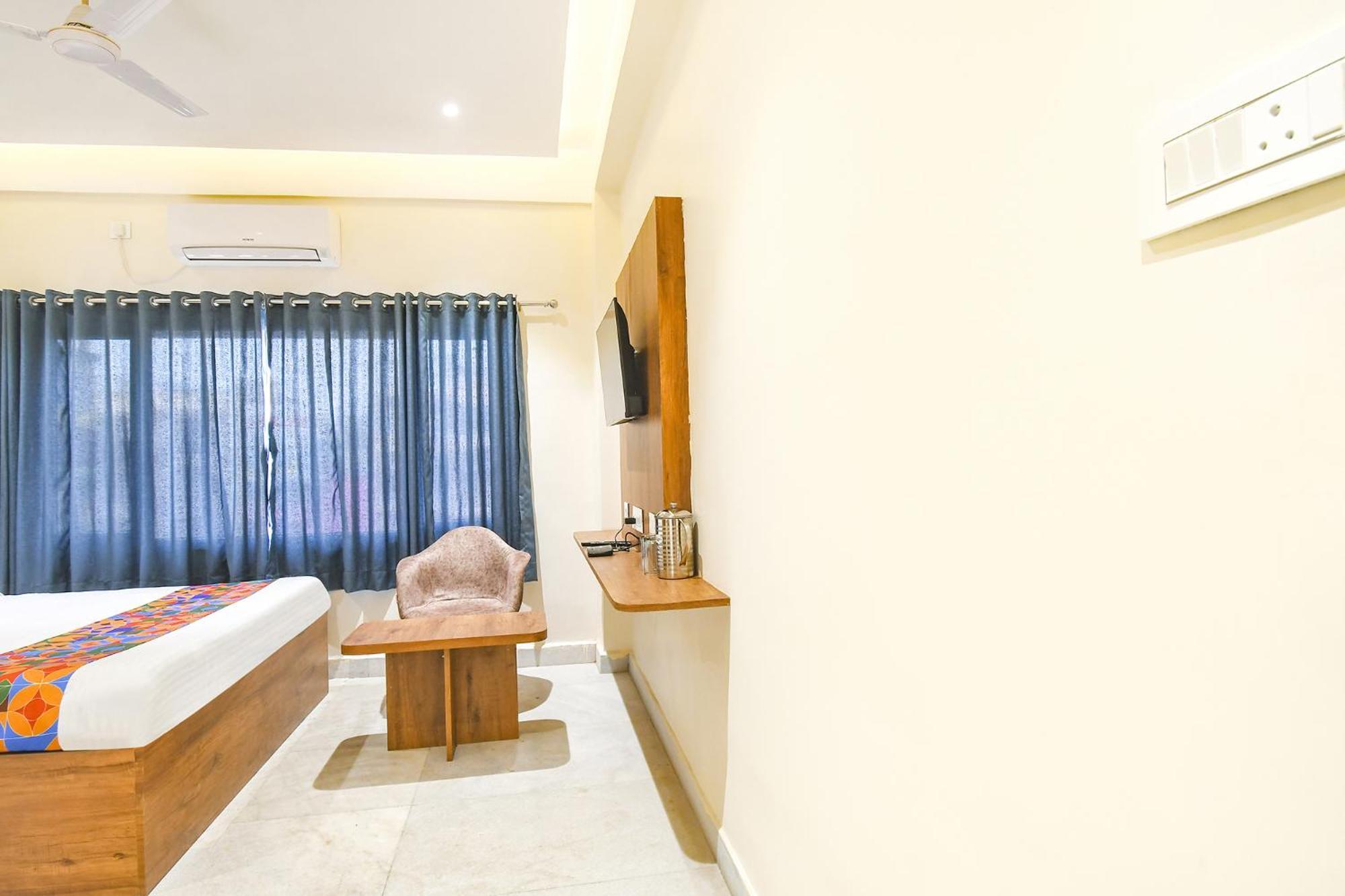 Fabhotel Prime The Golden Plaza - Nr Tarapith Temple Dış mekan fotoğraf